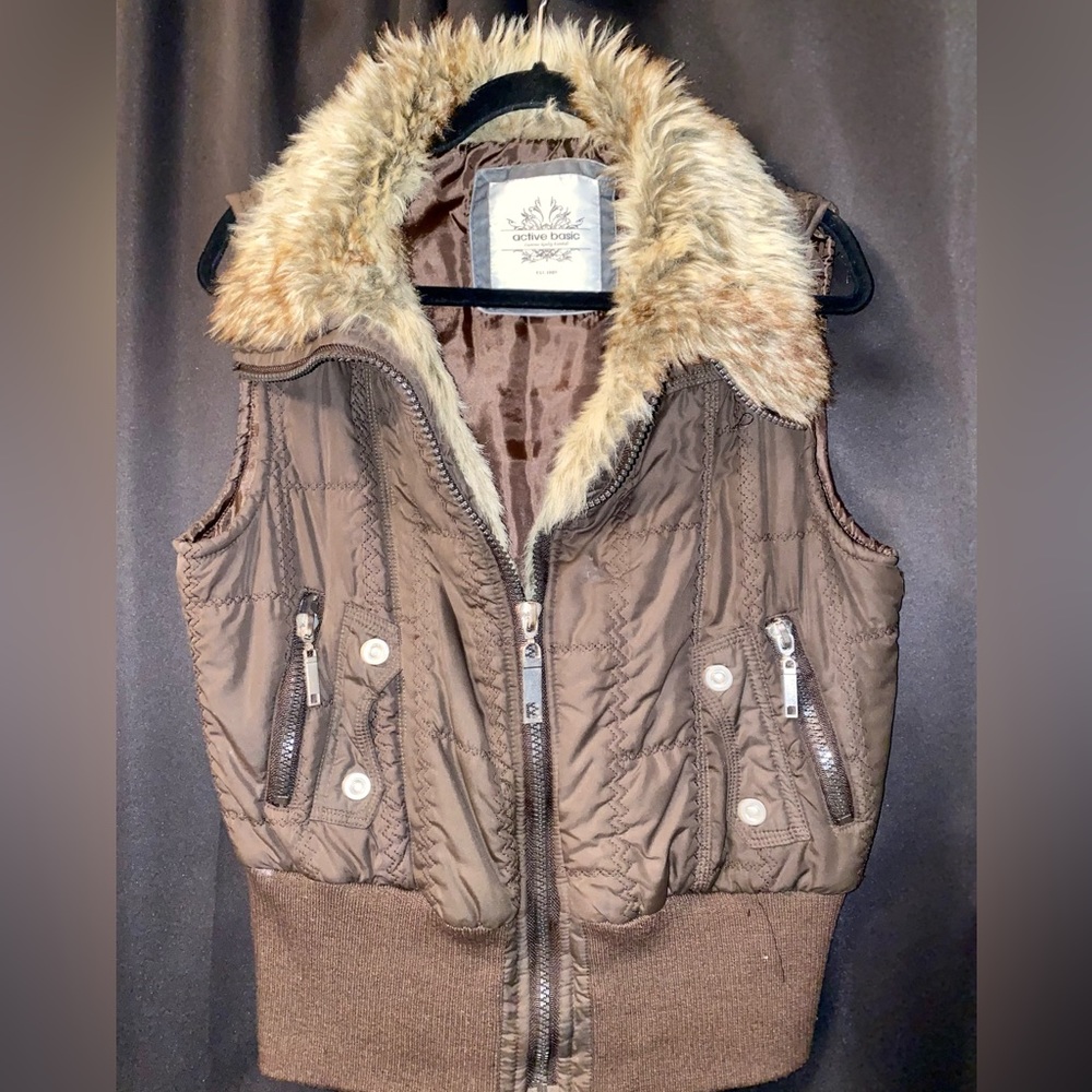 Vest with fur
